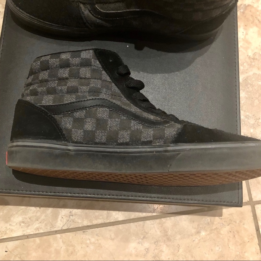 ❌SOLD❌Vans Mens High-Top Checkered Skate Shoe - Picture 2 of 8